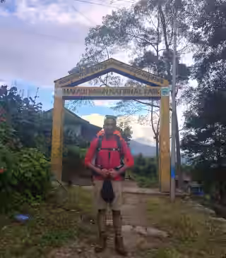 Just before to enter Makalu National Park in Seduwa (1).jpg Just before to enter Makalu National Park in Seduwa (1).jpg