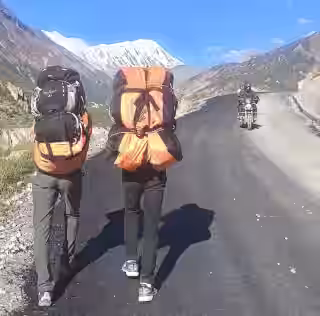 The himalayan odyssey porters carrying bag (1).jpg The himalayan odyssey porters carrying bag (1).jpg